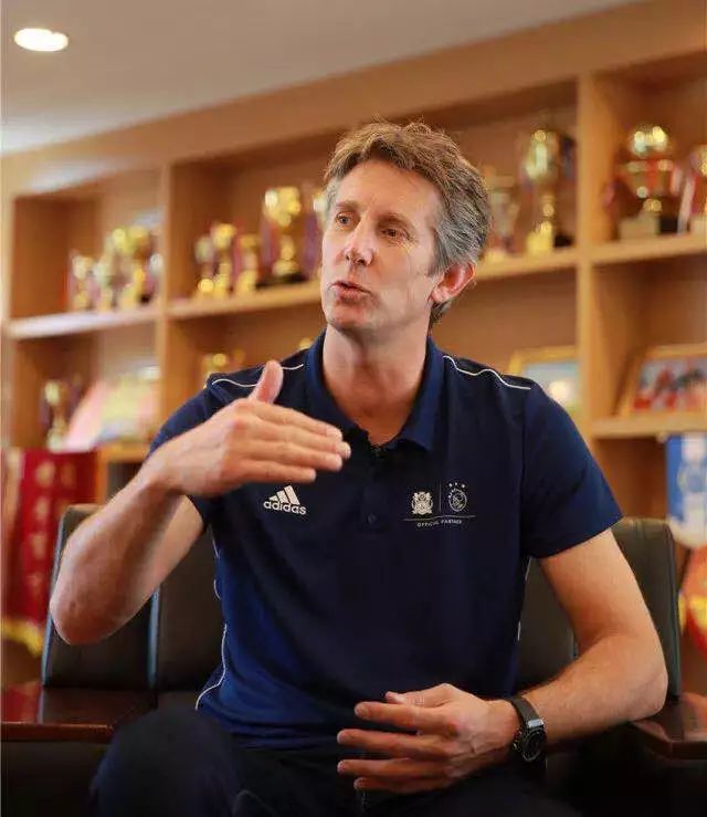 阿贾克斯赛前手感冰凉，志在中超名次提升，更衣室稳定，临场指挥获称赞(阿贾克斯新赛季球衣)-开云中国官网