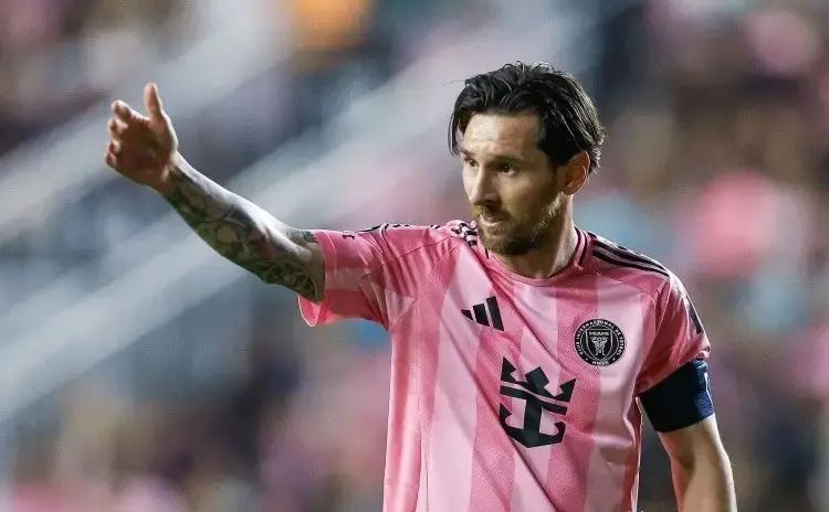 包含刚刚！里昂国际比赛日更衣室发声巴黎圣日耳曼赛前强势反弹，梅西在公牛比赛中精彩发挥的词条