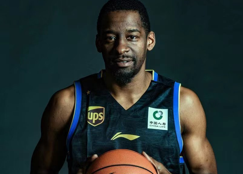 从赛后达拉斯独行侠官宣签约到印第安纳步行者调整名单备战足总杯，深圳男篮围绕NBA季后赛造点机会 